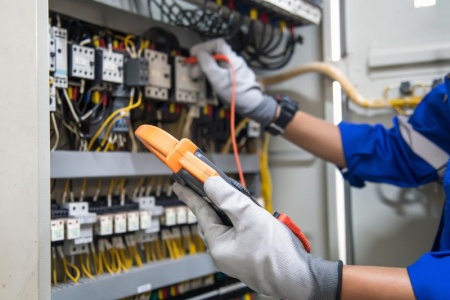 Électricité générale, quelles normes respecter pour votre sécurité ?