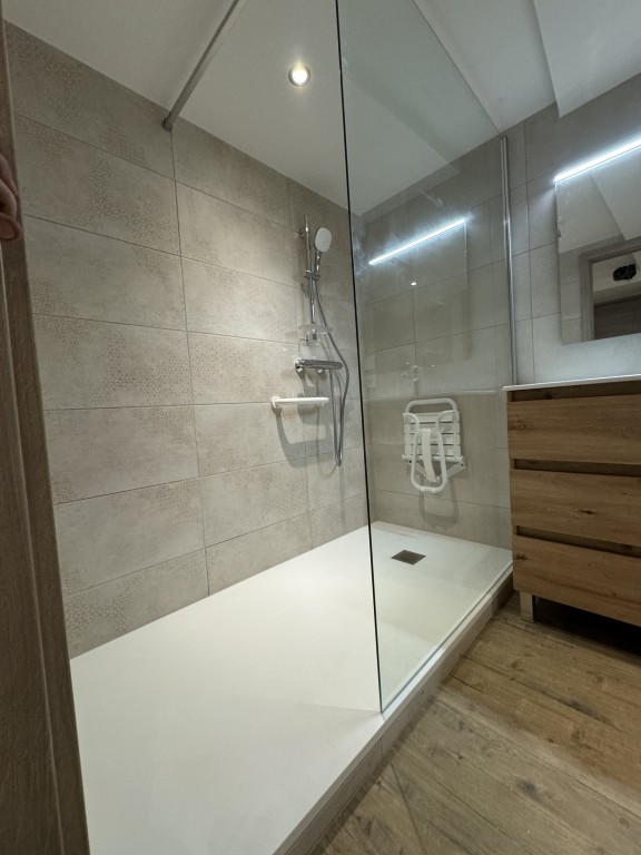 Création et Rénovation de Salle de Bain Clé en Main à Montbéliard et dans le Territoire de Belfort