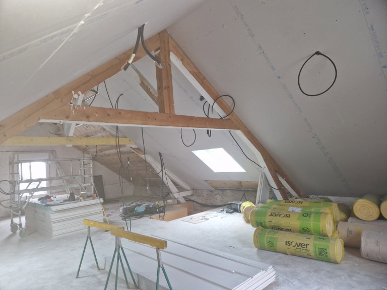 Les Bienfaits de l’Isolation des Combles à Montbéliard : Confort et Économies d’Énergie